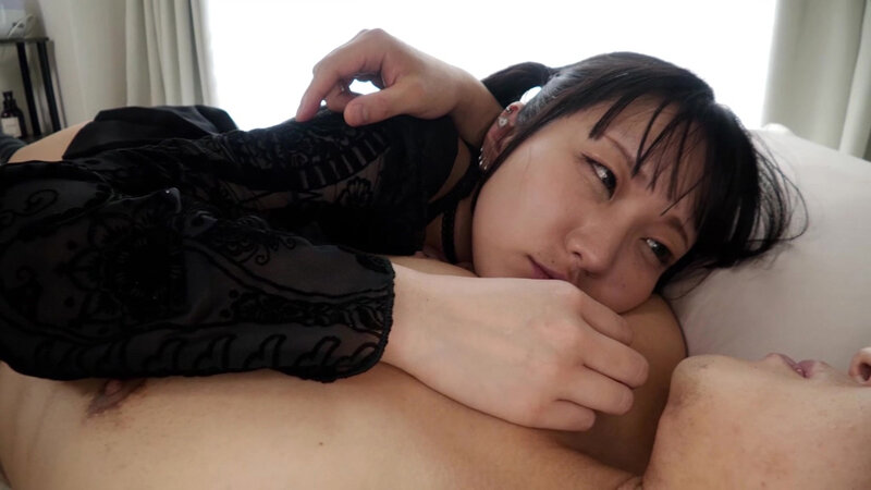 「【日泉舞華】パイパンスレンダーM女が巨根にハマり中出し潮吹き絶頂！制服P活で堕ちる美少女」のサンプル画像5枚目