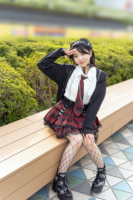 「【地下アイドル】貧乳美少女が騎乗位で連続アクメ！中出しプロデュースで話題沸騰のSNSバズ企画」のサンプル画像2枚目