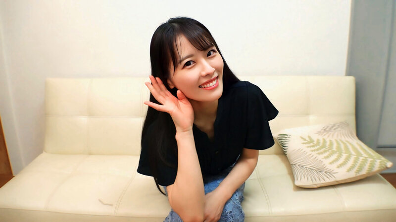 「素人巨乳お姉さんのオナニー見せつけ|パイパン美女が恥じらいながら自慰を披露する興奮映像」のサンプル画像3枚目