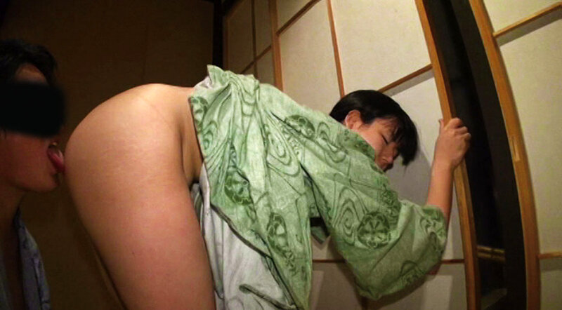 「【人妻・主婦】不倫旅行で乱交に溺れる美人妻の秘密の温泉旅行ドキュメント」のサンプル画像3枚目