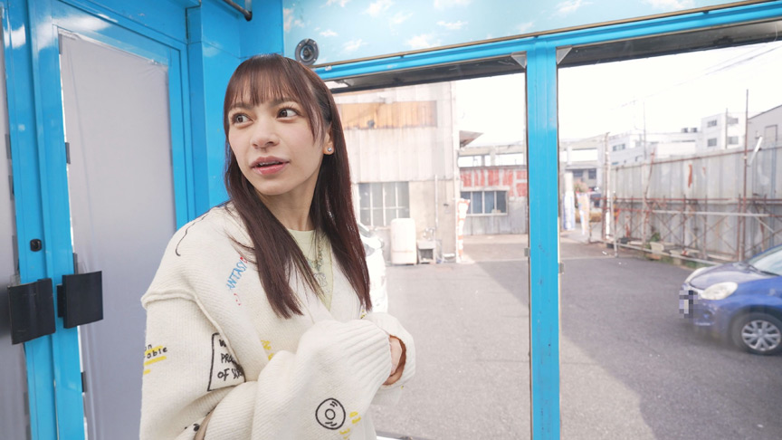 「水泳部女子体育大生限定！競泳水着と美肌の隙間でチン★コキさせてもらえませんか？デカチンでオマ○コの際ギリギリを刺激され、いつの間にか火照った身体は、自分から生挿入までおねだりしてしまうのか？撮って出し！マジックミラー号～えり編～」のサムネイル