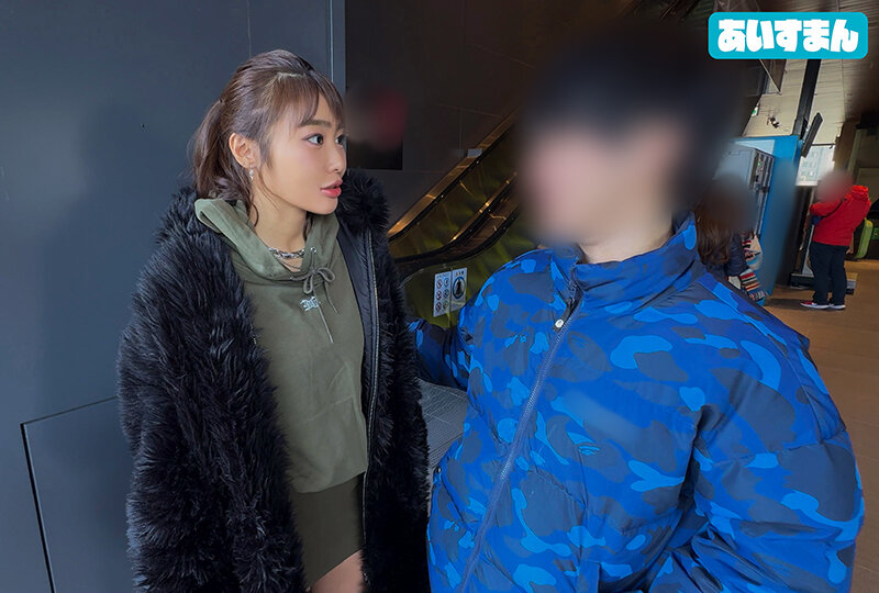 「【素人】巨乳パイパン美女あきら28歳に中出し！日焼け筋肉ボディの無口ビッチと生ハメ体験」のサンプル画像2枚目