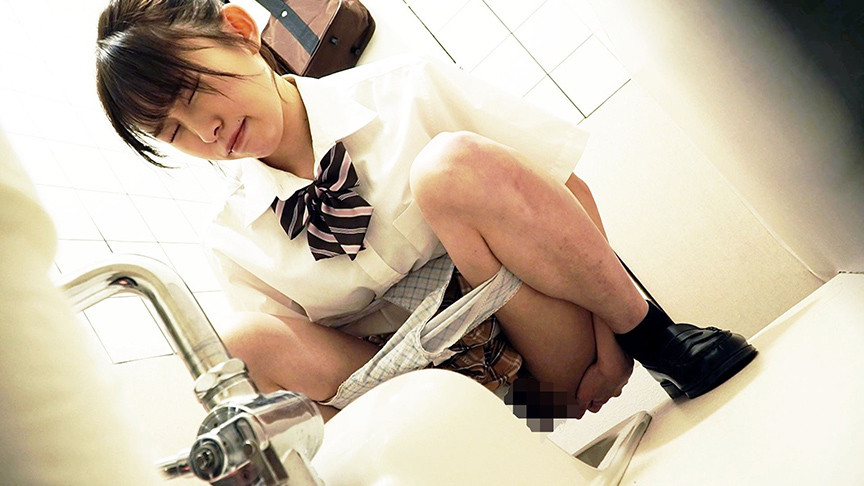 「【素人流出】制服美少女の下校中オナニー動画｜発情期JKの過激な自撮り映像が話題」のサンプル画像3枚目