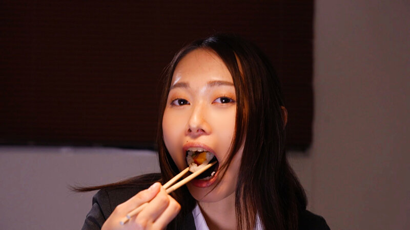 「三池小春の濃厚キス＆ねっとりフェラ動画｜ディルドプレイで魅せる口技テクニック」のサンプル画像3枚目