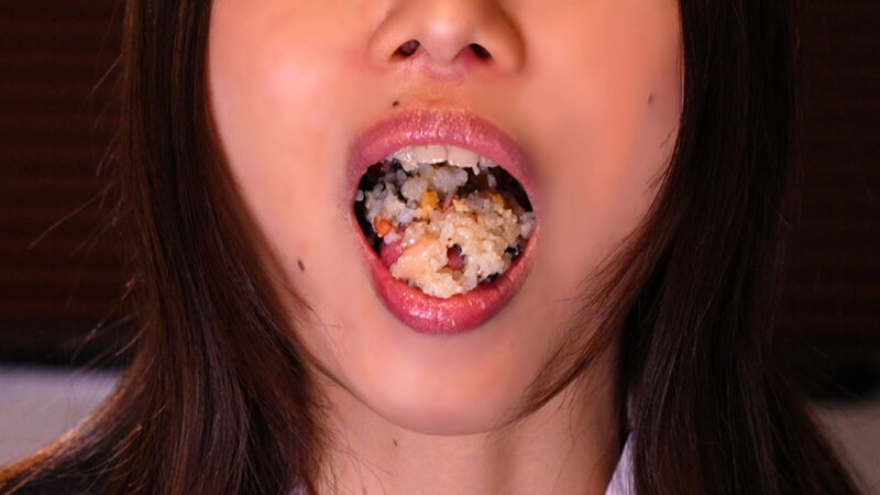 「三池小春の濃厚キス＆ねっとりフェラ動画｜ディルドプレイで魅せる口技テクニック」のサンプル画像5枚目