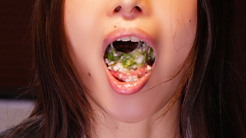 「三池小春の濃厚キス＆ねっとりフェラ動画｜ディルドプレイで魅せる口技テクニック」のサンプル画像8枚目