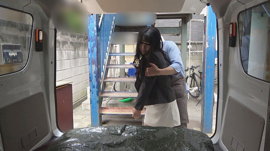 「【素人OL】キッチンカーで罠にかかった美人オフィスレディ10人の衝撃映像【ドッキリ企画】」のサンプル画像9枚目