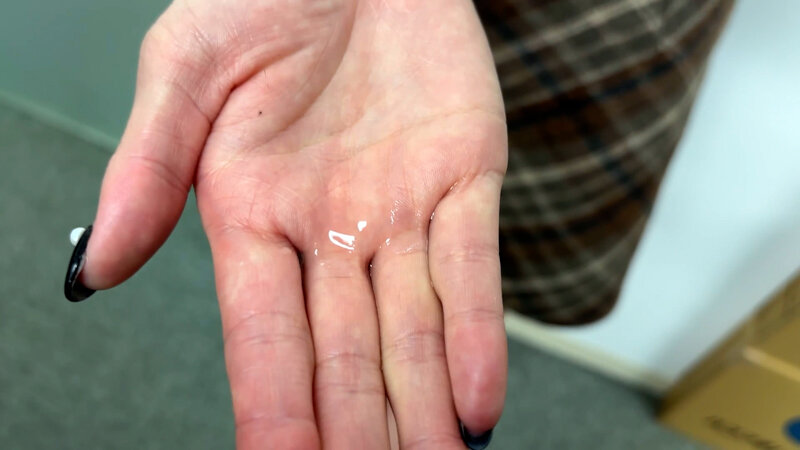 「【素人】美容部員お姉さんはるのちゃんの口内観察プレイ|街角ナンパ企画で見せる恥じらい」のサンプル画像8枚目