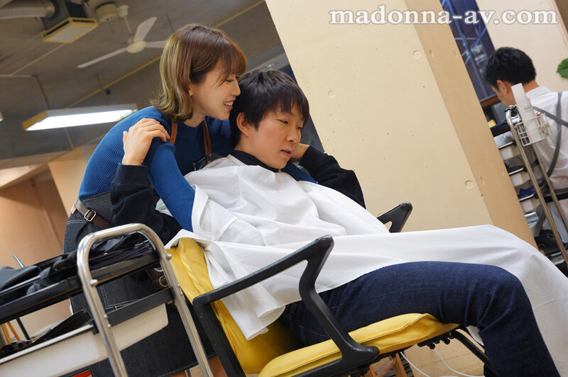 「黒川すみれ 人妻美容師が中出しを誘惑！熟女痴女の特別サービスに悶絶」のサンプル画像6枚目