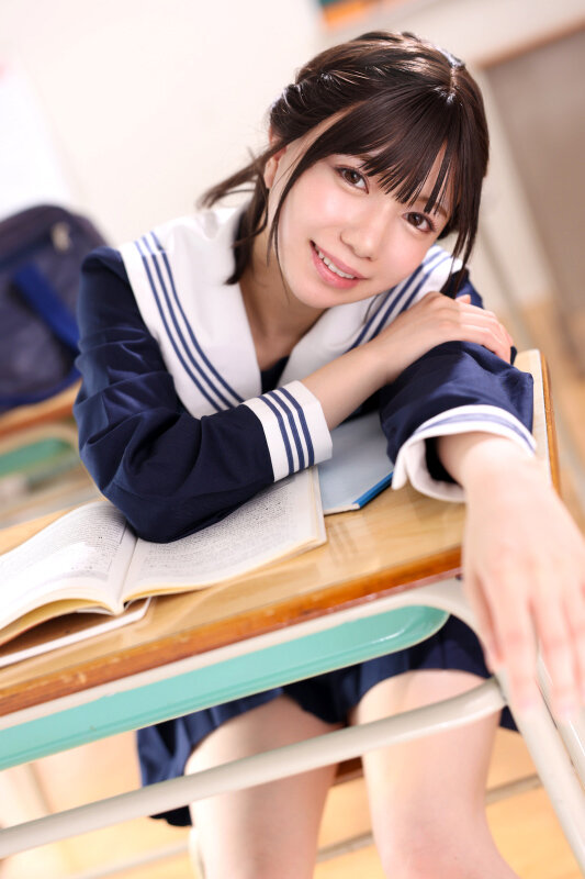 「日向由奈のコスプレパンチラ誘惑！小悪魔美少女の淫語責めに興奮必至の挑発プレイ」のサムネイル