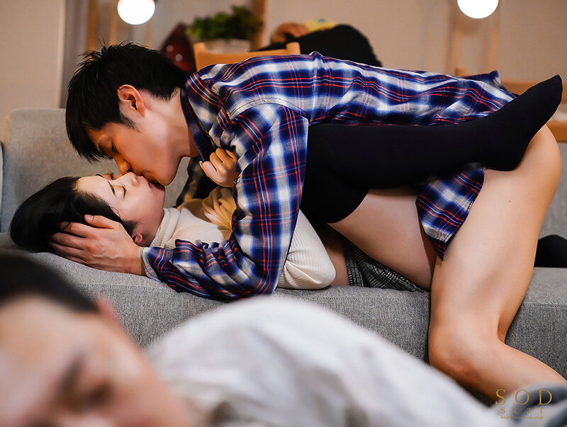 「MINAMO 宅飲みで寝取られ体験 複数男性との3P・4P中出しプレイ【NTRドラマ】」のサンプル画像12枚目