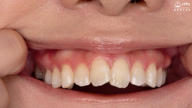 「【谷田かりな】口内観察＆巨大女フェチ動画！歯・口腔フェチ必見のくすぐったがり反応【フェチ】」のサンプル画像2枚目