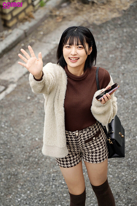 「【素人人妻】欲求不満なシングルマザーゆみ28歳が中出し乱交で絶頂！顔射ごっくんも堪能」のサンプル画像1枚目