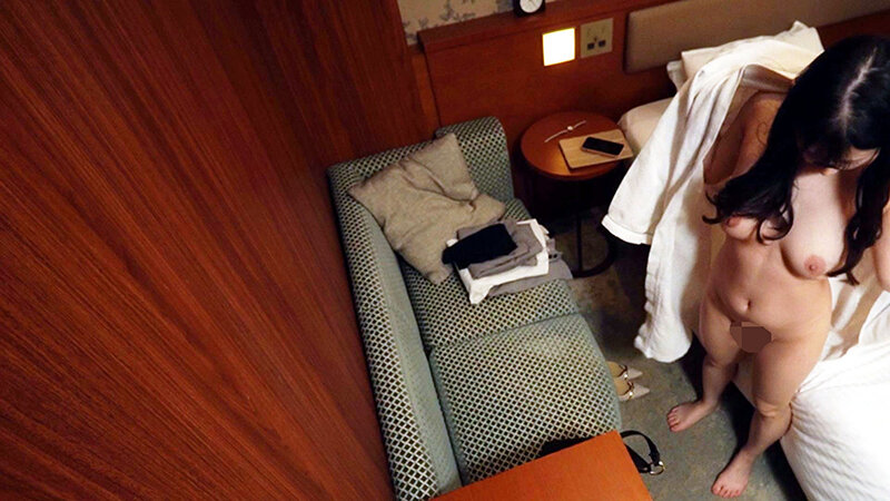 「【素人盗撮】ビジネスホテルで美乳巨乳OLの私的オナニー映像が流出【のぞき】」のサンプル画像12枚目