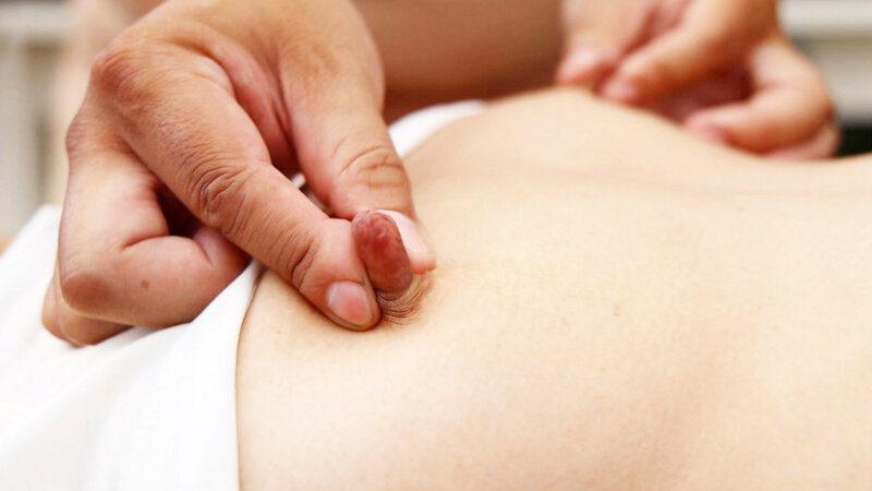 「スレンダーギャル微乳美女の野外露出プレイ｜恥じらい露出紀行で敏感乳首責めに悶える貧乳娘」のサンプル画像10枚目