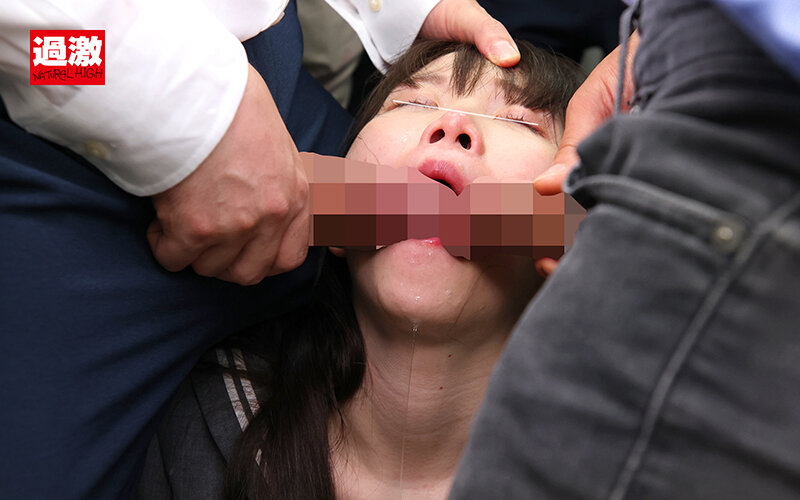 「【素人】小柄な制服美少女が3P責めで顔射イラマチオ！敏感ボディが感じまくる濃厚プレイ」のサンプル画像5枚目