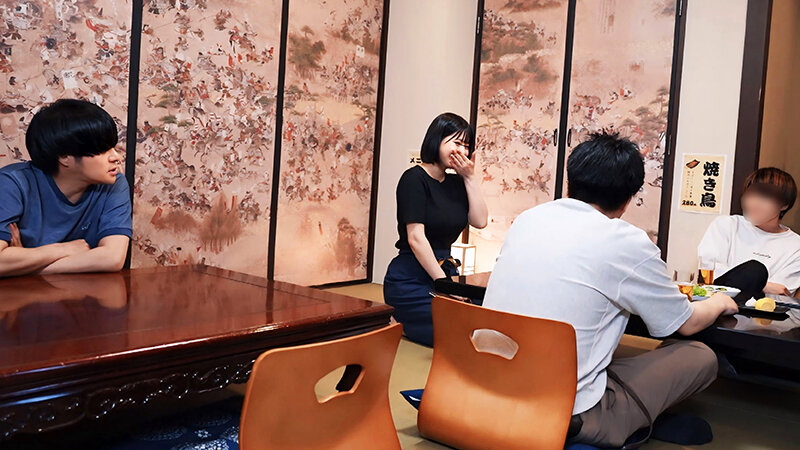 「巨乳人妻パート店員がイラマチオと中出しで責められる居酒屋カスハラ凌辱プレイ」のサンプル画像1枚目