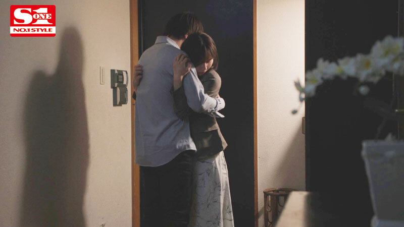 「miru 人妻が元カレと激しいキス・接吻で潮吹き!欲求不満妻の一夜の過ち動画」のサンプル画像10枚目