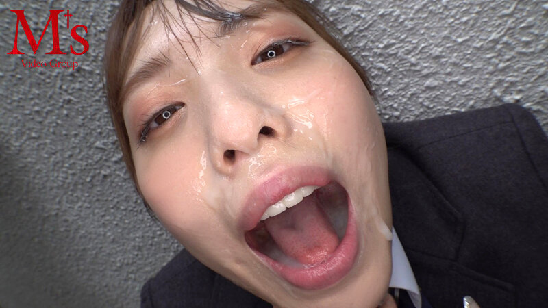 「白桃はな 美少女痴女の濃厚フェラ手コキ＆ごっくんテクニックで男を虜にする甘いご奉仕プレイ」のサンプル画像4枚目