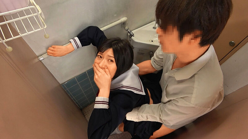 「美少女JKのトイレ盗撮映像!制服女子校生の禁断中出しSEXを隠し撮り」のサンプル画像18枚目