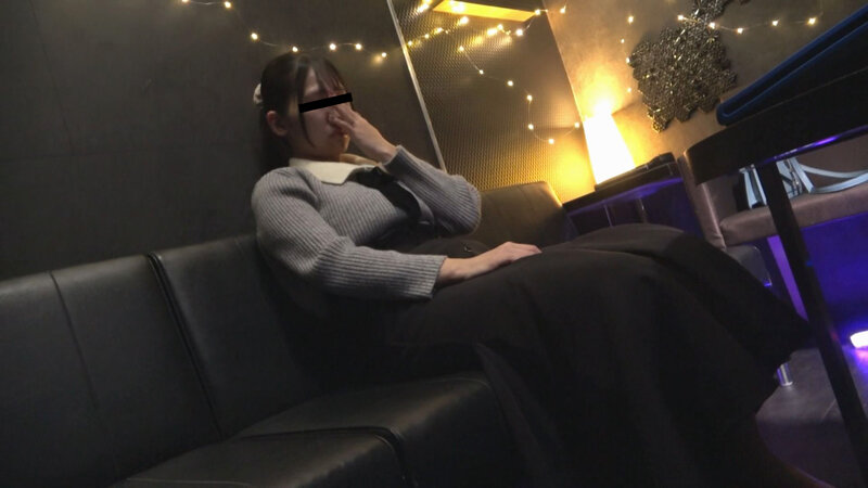 「【素人人妻】カラオケBOXで白昼不倫セックス｜局部接写＆中出し濃厚交尾【主婦ナンパ】」のサンプル画像1枚目