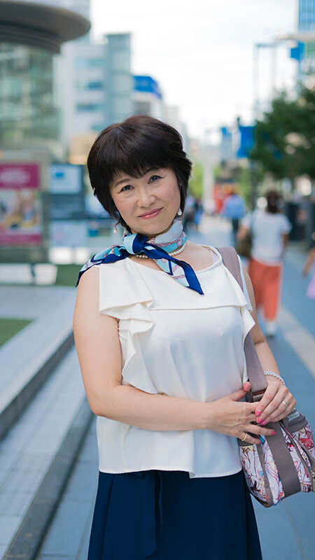 「【素人人妻】欲求不満な巨乳熟女12人が電マとバイブでアクメ絶頂！ナンパされて中出し浮気SEX4時間」のサンプル画像12枚目